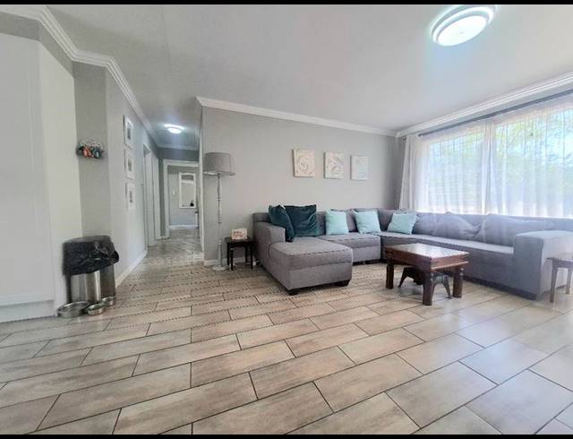 3 BEDROOM TOWNHOUSE FOR SALE IN BROADACRES